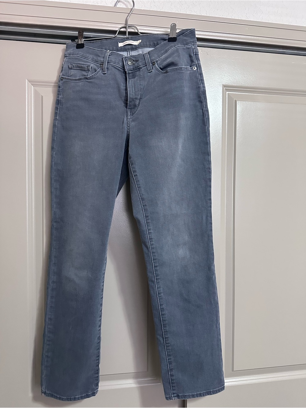 Levi's Women's Straight-Leg Jeans in Faded Grey